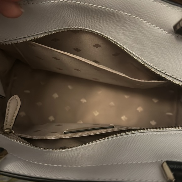 Kate spade. Purse barely used - Picture 4 of 4